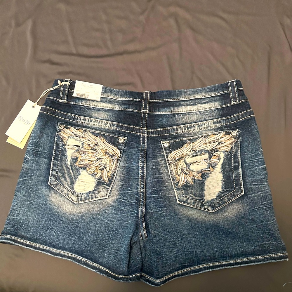 BNWT - Miss Me Mid-Rise Curvy Fit short embellished by sequence and crystals 34